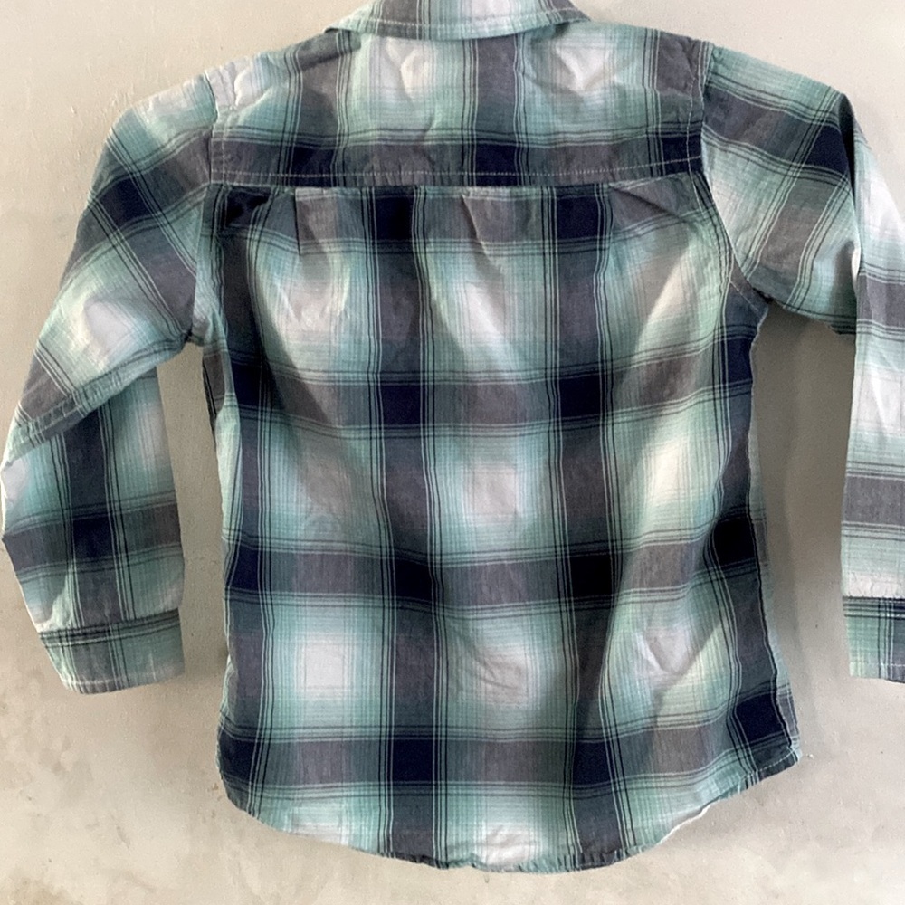 The children’s place button down shirt - Picture 3 of 3